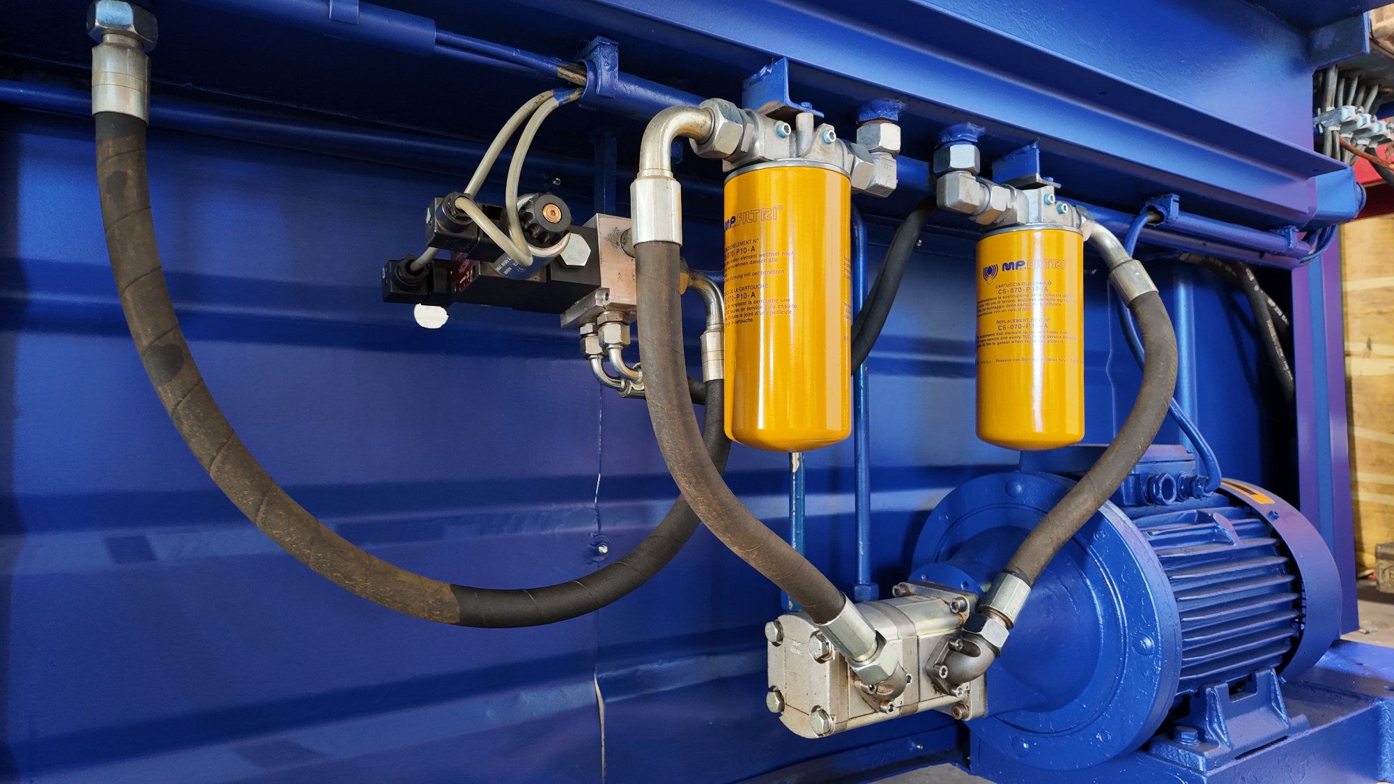 Hambi Gigant 2500 — hydraulic unit detail